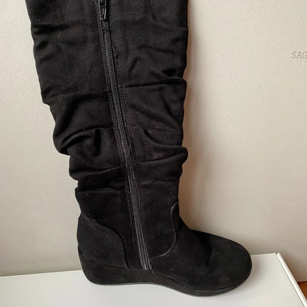 Black wedge boot